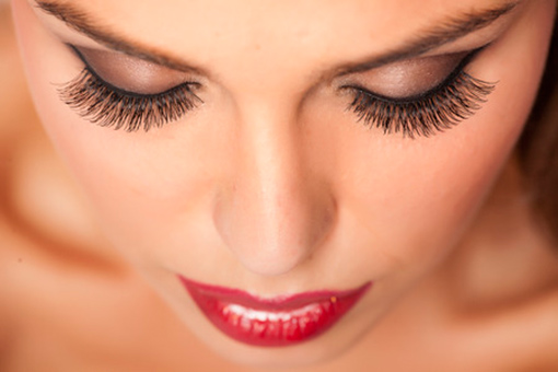 Female model with Lash Extensions